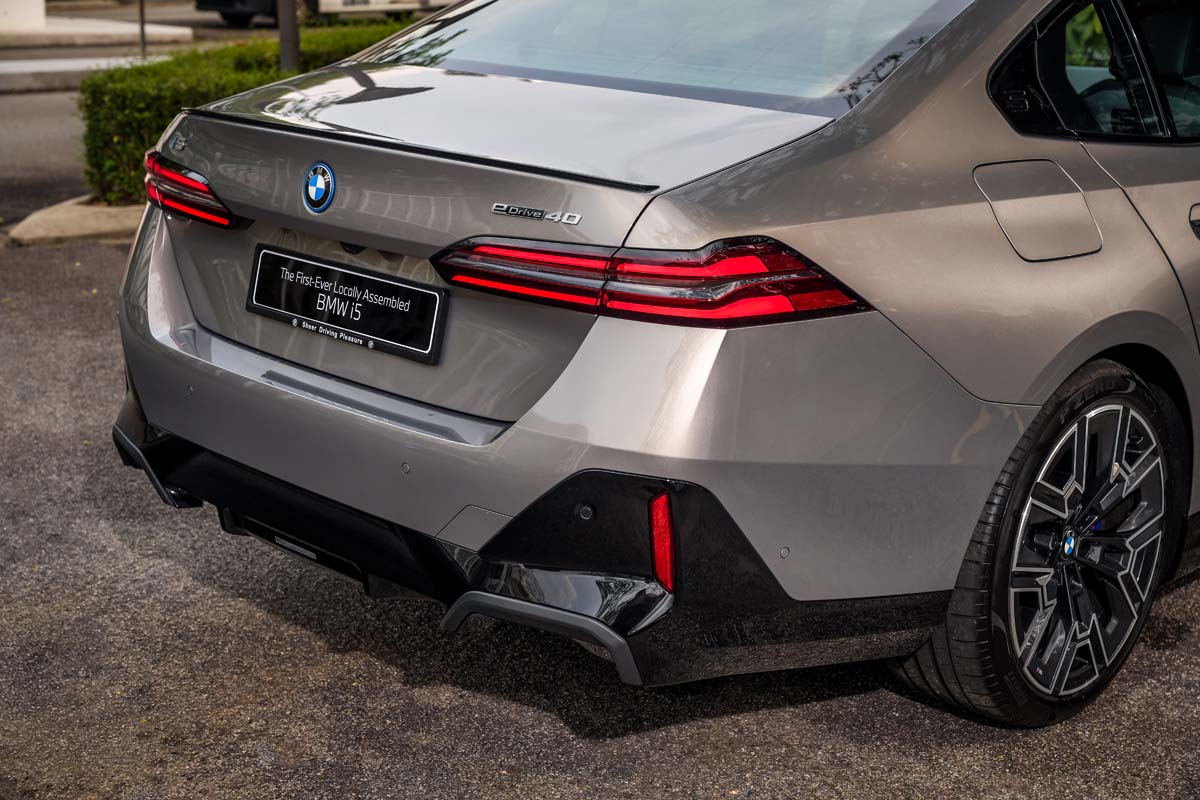 BMW 发布三款新车：包括 CKD 版 BMW i5、长轴距 iX1 以及限量版218 Gran Coupe