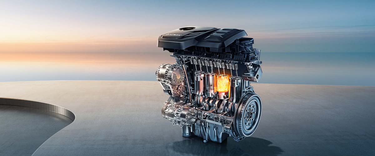 Chery Malaysia 正式放话，确认将在今年内引进一款全新旗舰级 SUV，而从目前掌握到的规格与定位来看，最有可能的主角正是 Tiggo 9X。如果消息属实，这不仅将成为 Chery 目前在大马市场尺寸最大、定位最高的 SUV，也会直接把品牌的天花板再往上抬一截。 从曝光的产品资料来看，这款新旗舰在体格上已经完全对齐中大型 SUV 的标准。车身尺码达到 4817 mm 长、1930 mm 宽，高度根据配置不同为 1729 mm 或 1741 mm，轴距则是 2770 mm。这样的尺寸意味着它在视觉气势与实际车内空间上，都明显高于现有 Tiggo 8 系列，摆明就是冲着家庭旗舰与高端市场而来。座椅布局方面提供 5 座与 7 座选择，兼顾日常通勤与长途全家出行的需求。 在动力核心方面，这款 SUV 搭载一具 2.0T GDI 涡轮增压引擎，排气量 1998 cc，最大输出达到 187 kW，并可在 1750 至 4000 rpm 区间持续输出 390 Nm 的峰值扭矩。这组数据放在同级别中已经属于相当有底气的水平，无论是高速巡航还是满载爬坡，都不会是问题。官方 WLTC 综合工况油耗为 7.8 L/100 km，以这样的车身尺码和动力表现来看，整体燃油效率并不夸张，也符合旗舰 SUV 的现实定位。 为了进一步优化日常使用体验，这款新车也配备智能启停节油系统，同时油箱容量达到 65 L，长途行驶的续航能力相当可观。整备质量介于 1725 kg 至 1785 kg 之间，显示其在车身结构、安全配置以及隔音用料上，明显走的是“厚实派”路线，而不是一味追求轻量化。 从排放标准来看，该车符合国 VI b 规范，这一点对于未来在马来西亚长期销售与注册来说至关重要，也让它在法规层面具备更长的生命周期。结合其定位与规格，不难看出 Tiggo 9X 并不是单纯为了补齐产品线，而是肩负着提升 Chery 品牌形象、拉高整体售价区间的重要角色。 如果 Chery Malaysia 最终确认引进的正是 Tiggo 9X，那么这款车很可能会成为品牌在大马市场的“门面担当”，直接对标主流中大型 SUV。对于希望要空间、要动力、又不想一步跳到豪华品牌价格区间的消费者来说，这款新旗舰无疑值得期待。接下来，就看 Chery Malaysia 会如何为它定价，以及是否会针对本地市场加入更贴近大马消费者需求的配置组合。