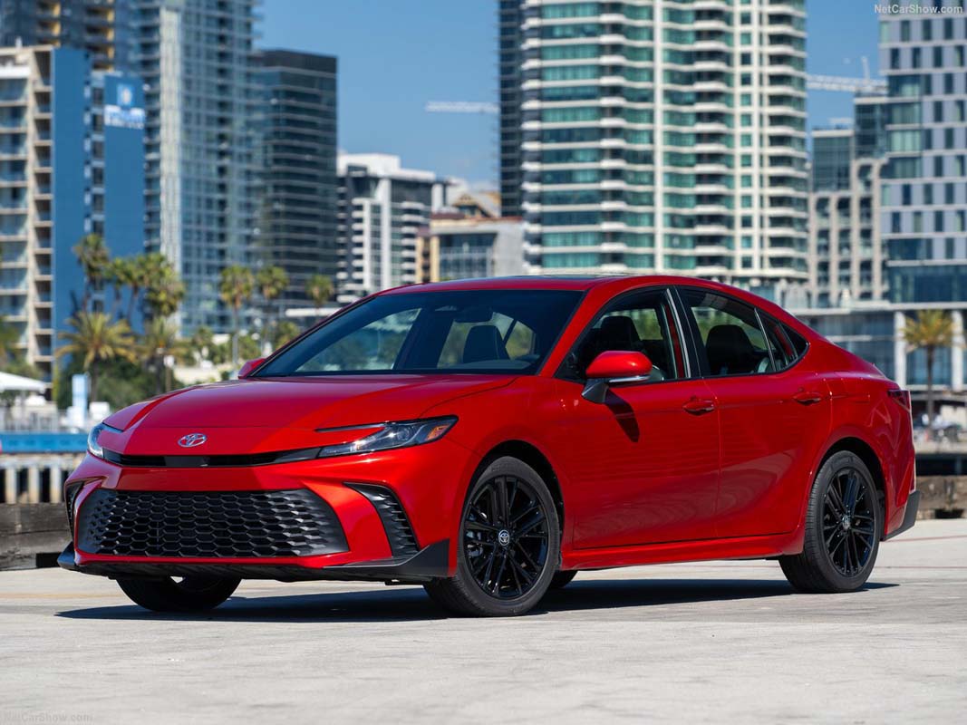 Toyota Camry 依旧是北美最畅销 Sedan，2025 年销量达 316,185 辆！