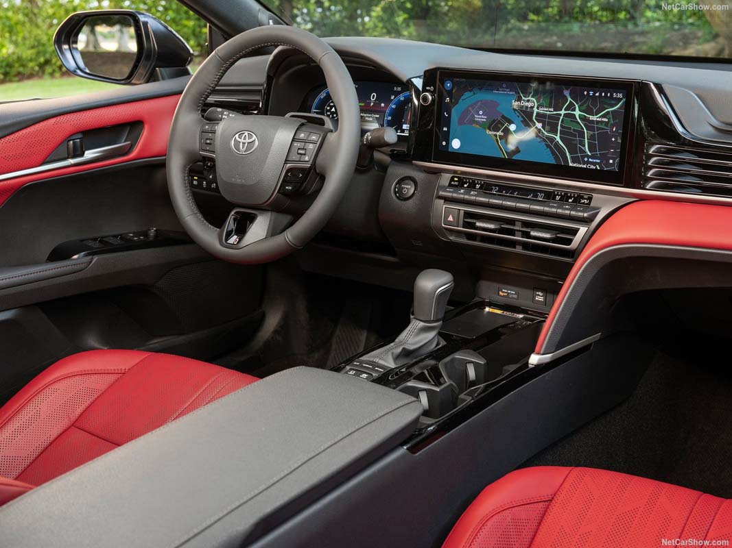 Toyota Camry 依旧是北美最畅销 Sedan，2025 年销量达 316,185 辆！