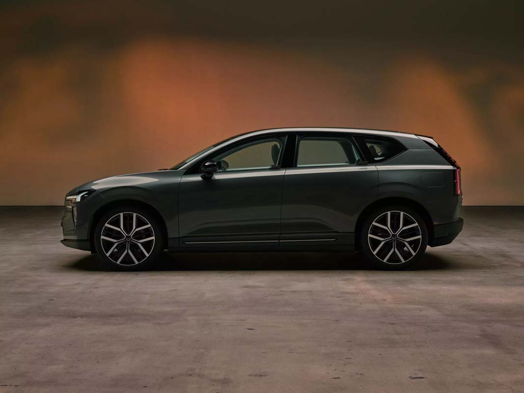 2027 Volvo EX60 正式现身：全球首款搭载 GEMINI AI 车款、WLTP 续航达 810 km