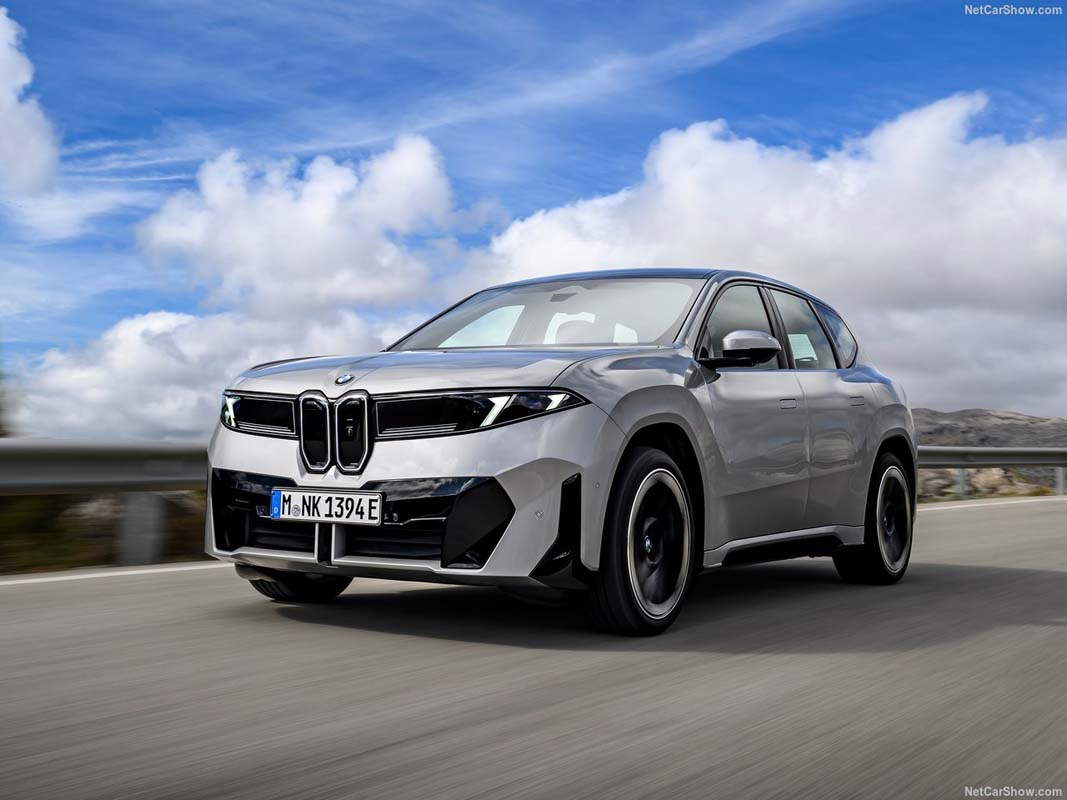 BMW iX3 的360镜头和Driving Assist Pro需要付费才可以使用