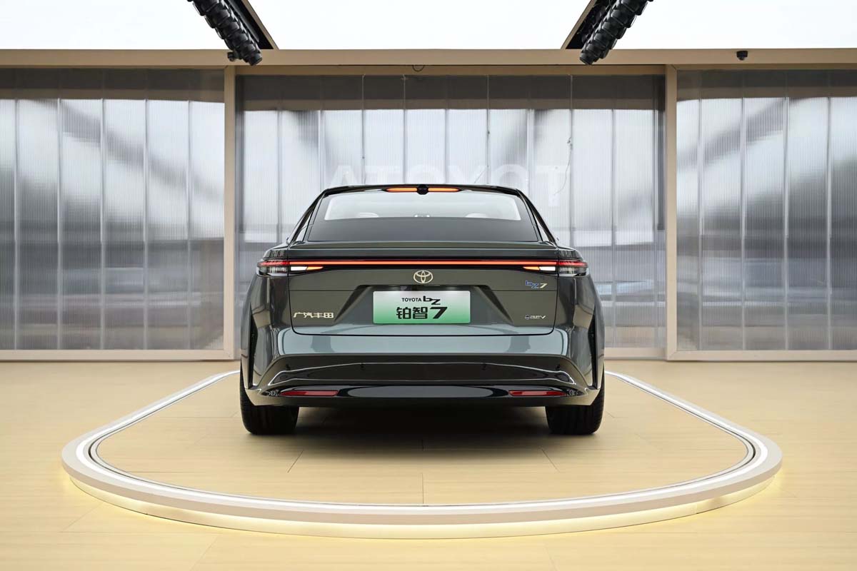 Toyota bZ7 中国正式发布：电动版Camry搭载华为智能座舱、CLTC续航最大达到710 km！
