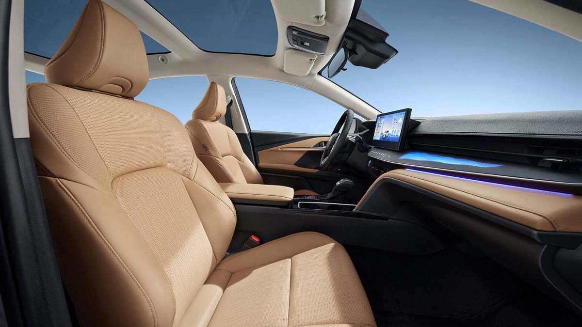 Toyota Camry 2.0 HEV 磨砂金版中国上市，满缸燃油实测续航突破1,000 km！