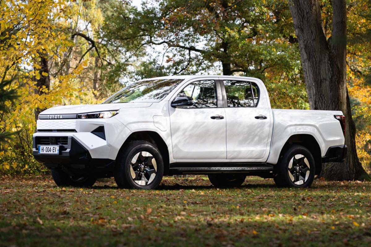 2026 Toyota Hilux BEV 正式登陆我国：最大载重750 kg、WLTP 续航240 km，本地售价RM 226,300