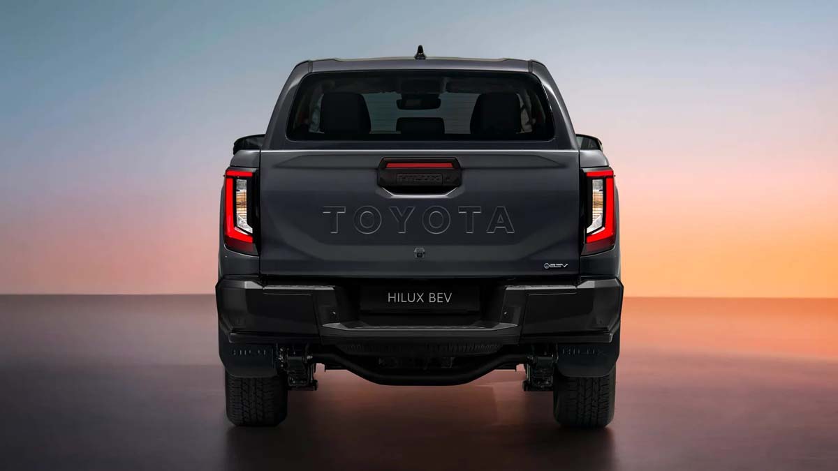 2026 Toyota Hilux BEV 正式登陆我国：最大载重750 kg、WLTP 续航240 km，本地售价RM 226,300